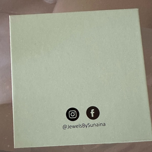 Nwt Minimalist Earrings Elizey Pearl Earrings.  Bundle & save shipping! - Picture 4 of 5